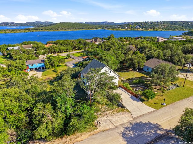 450 Stagecoach Dr, Canyon Lake, TX 78133