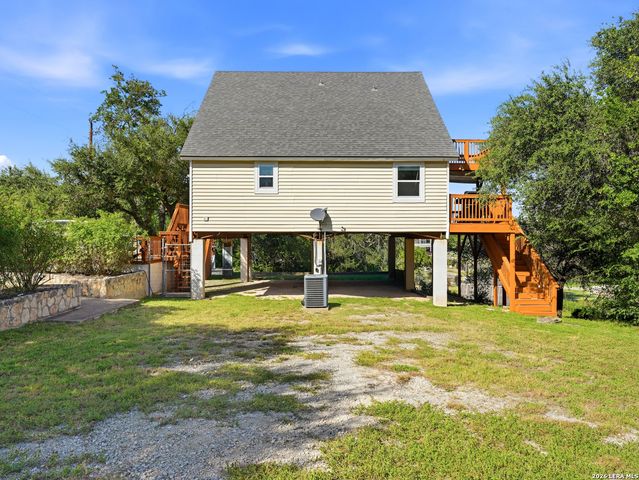450 Stagecoach Dr, Canyon Lake, TX 78133