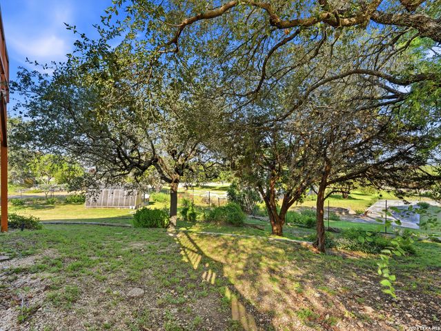 450 Stagecoach Dr, Canyon Lake, TX 78133