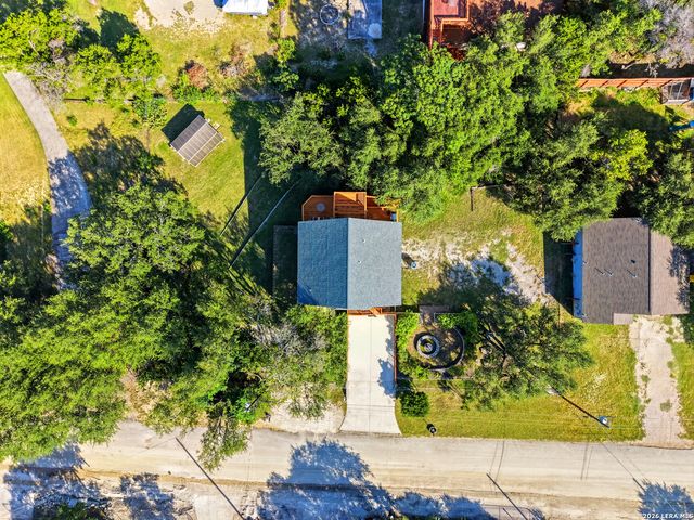 450 Stagecoach Dr, Canyon Lake, TX 78133