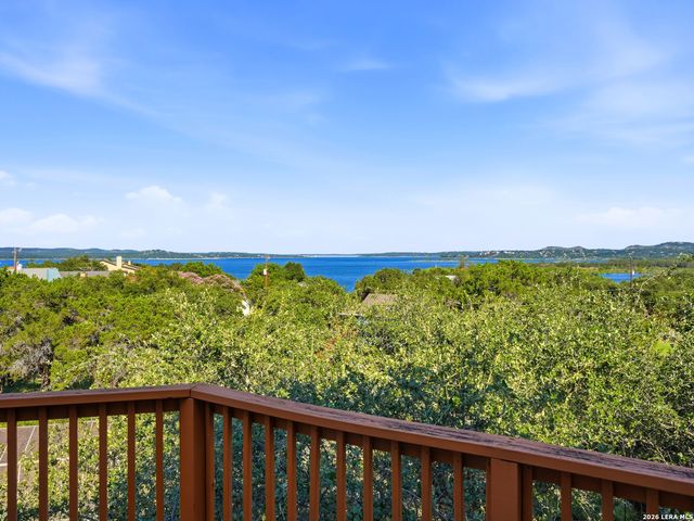 450 Stagecoach Dr, Canyon Lake, TX 78133