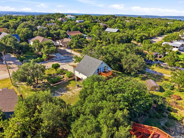 450 Stagecoach Dr, Canyon Lake, TX 78133
