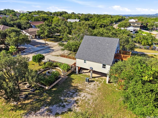 450 Stagecoach Dr, Canyon Lake, TX 78133