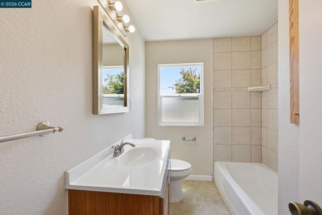 2305 Star Ave, Castro Valley, CA 94546