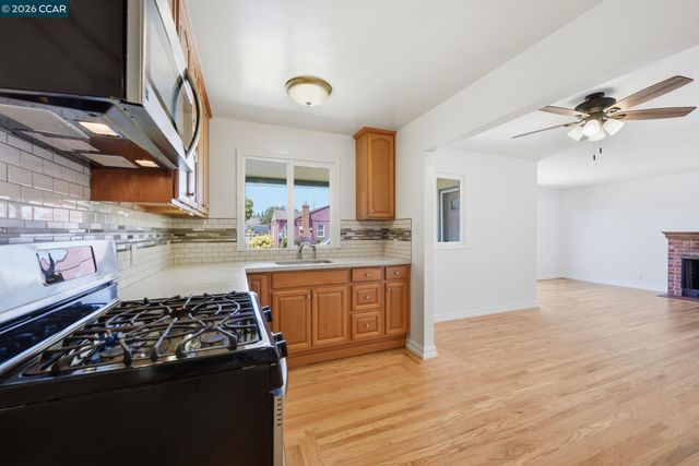 2305 Star Ave, Castro Valley, CA 94546