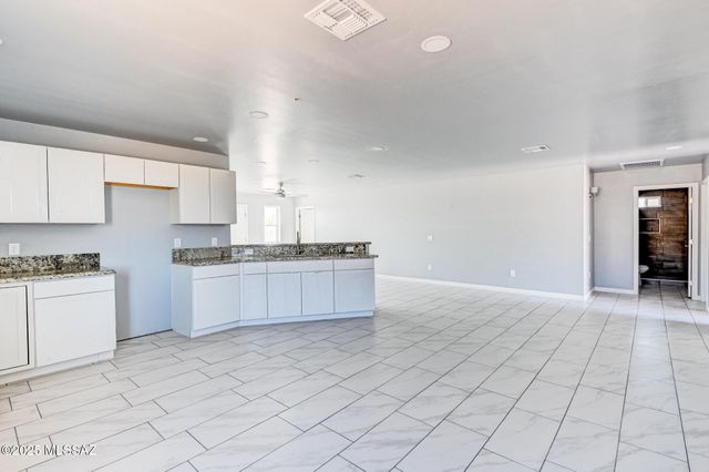 131 S Montgomery Avenue, Corona De Tucson, AZ 85641