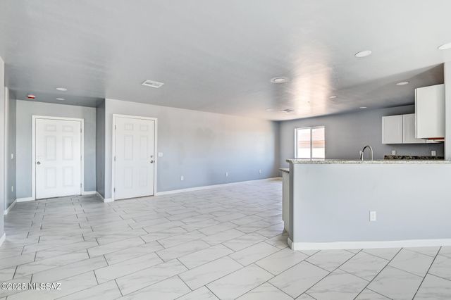 131 S Montgomery Avenue, Corona De Tucson, AZ 85641