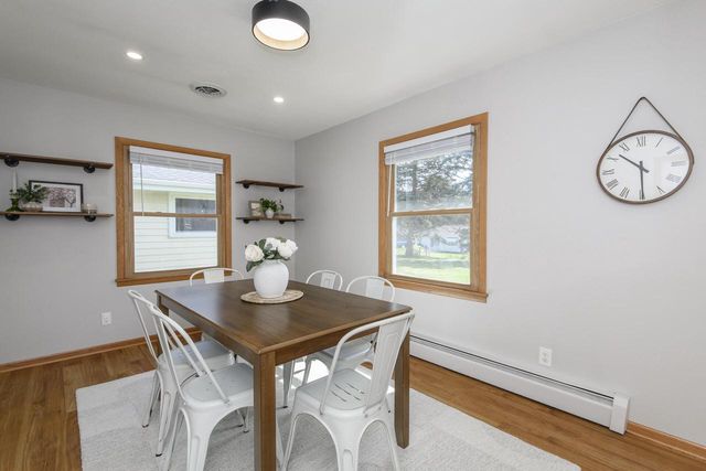 807 Meadowbrook DRIVE, West Bend, WI 53090