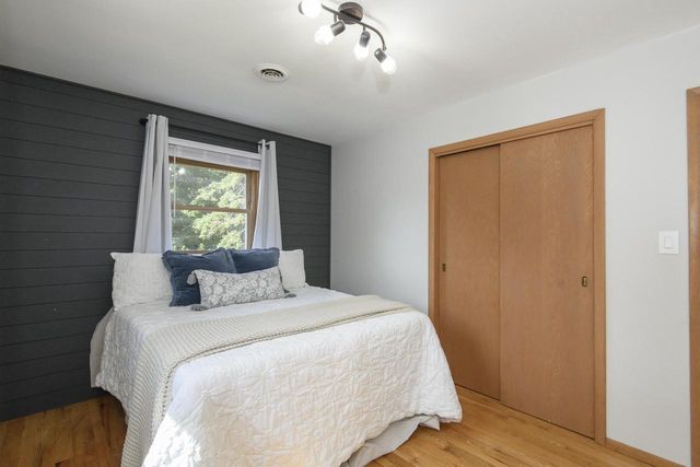 807 Meadowbrook DRIVE, West Bend, WI 53090