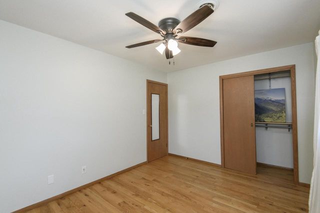 807 Meadowbrook DRIVE, West Bend, WI 53090