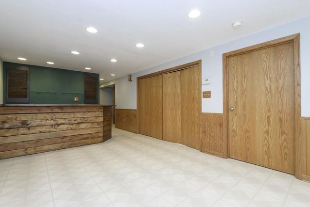 807 Meadowbrook DRIVE, West Bend, WI 53090