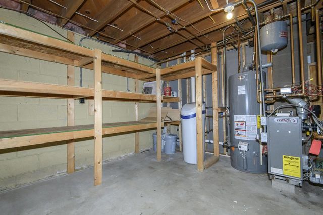 807 Meadowbrook DRIVE, West Bend, WI 53090