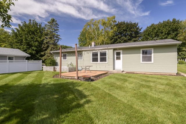 807 Meadowbrook DRIVE, West Bend, WI 53090