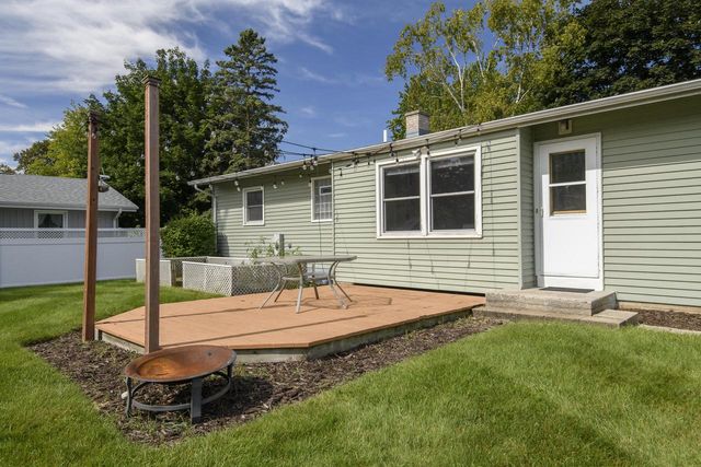 807 Meadowbrook DRIVE, West Bend, WI 53090