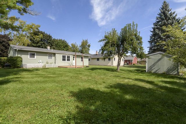 807 Meadowbrook DRIVE, West Bend, WI 53090