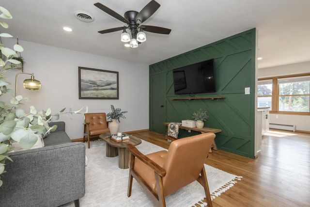 807 Meadowbrook DRIVE, West Bend, WI 53090