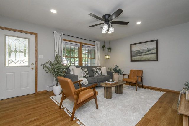 807 Meadowbrook DRIVE, West Bend, WI 53090