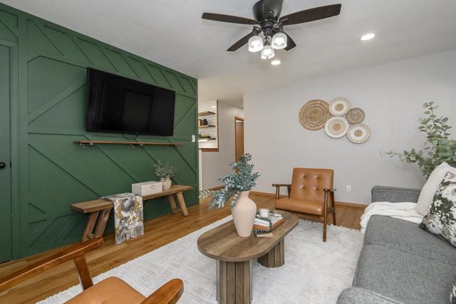 807 Meadowbrook DRIVE, West Bend, WI 53090