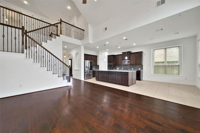 27 Waterfall Way, Tomball, TX 77375