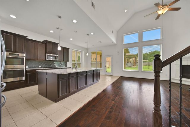 27 Waterfall Way, Tomball, TX 77375