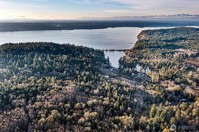 45 Whiteman Road SW, Lakebay, WA 98349