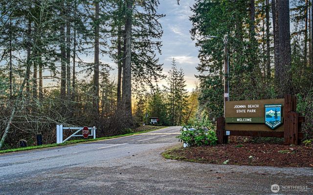 45 Whiteman Road SW, Lakebay, WA 98349