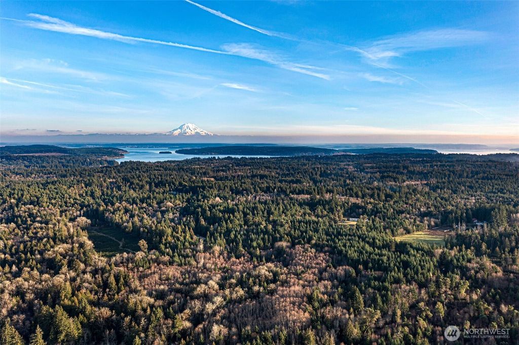 45 Whiteman Road SW, Lakebay, WA 98349