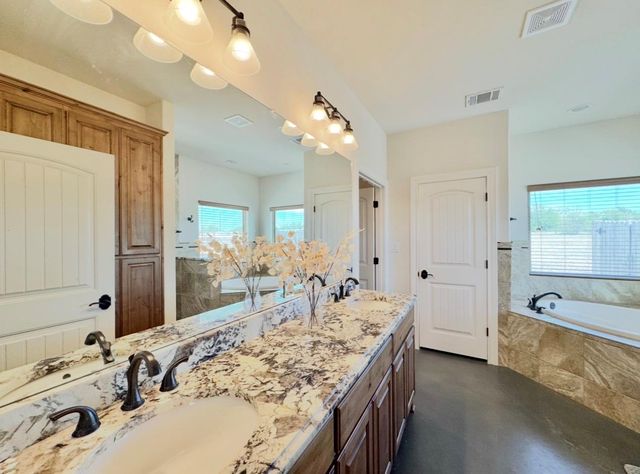 1094 Raintree LN, Elgin, TX 78621