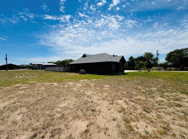 1094 Raintree LN, Elgin, TX 78621