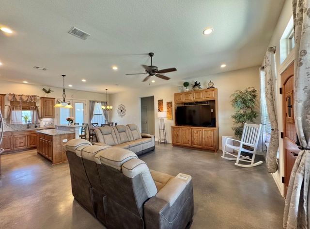 1094 Raintree LN, Elgin, TX 78621