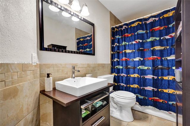 5633 NW 117th Avenue, Coral Springs, FL 33076