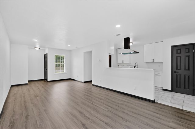 301 Stoneport Drive, Dallas, TX 75217
