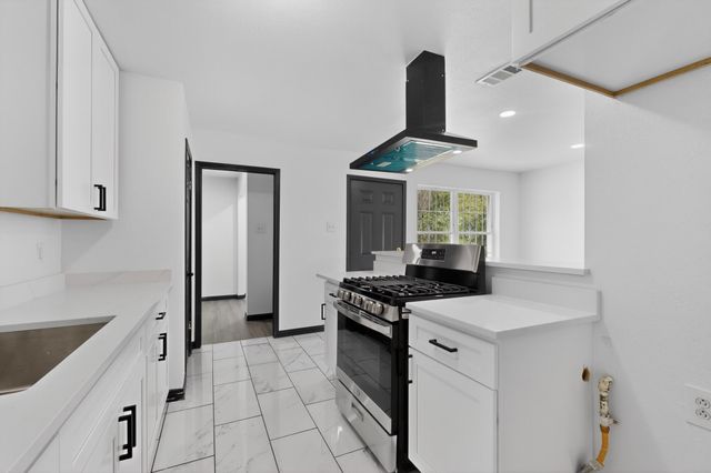 301 Stoneport Drive, Dallas, TX 75217