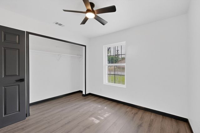 301 Stoneport Drive, Dallas, TX 75217