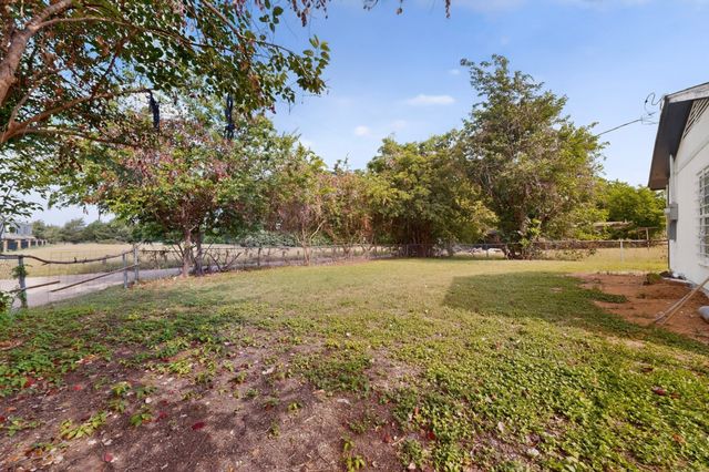 301 Stoneport Drive, Dallas, TX 75217