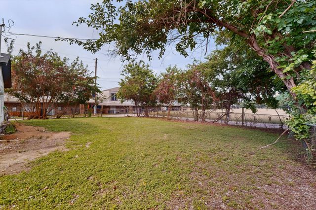 301 Stoneport Drive, Dallas, TX 75217
