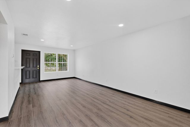 301 Stoneport Drive, Dallas, TX 75217