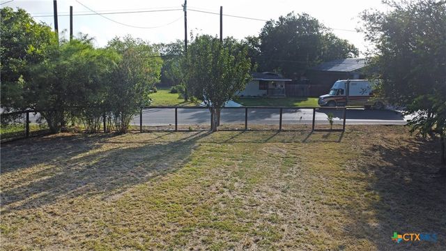 962 S Castell Avenue, New Braunfels, TX 78130