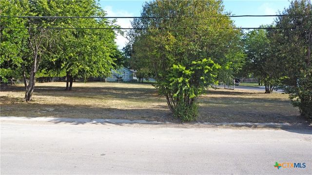 962 S Castell Avenue, New Braunfels, TX 78130