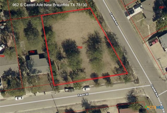962 S Castell Avenue, New Braunfels, TX 78130