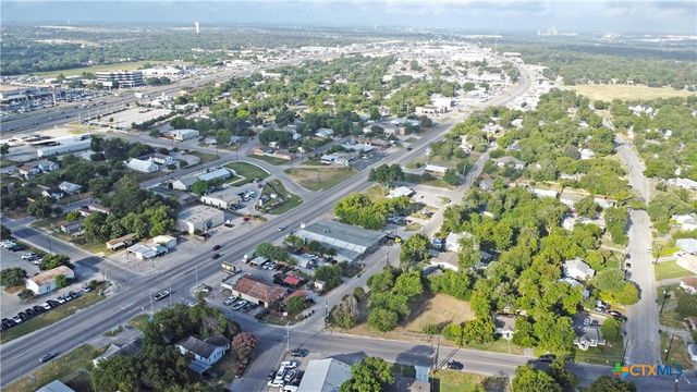 962 S Castell Avenue, New Braunfels, TX 78130