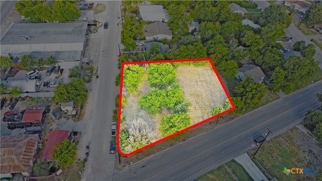 962 S Castell Avenue, New Braunfels, TX 78130