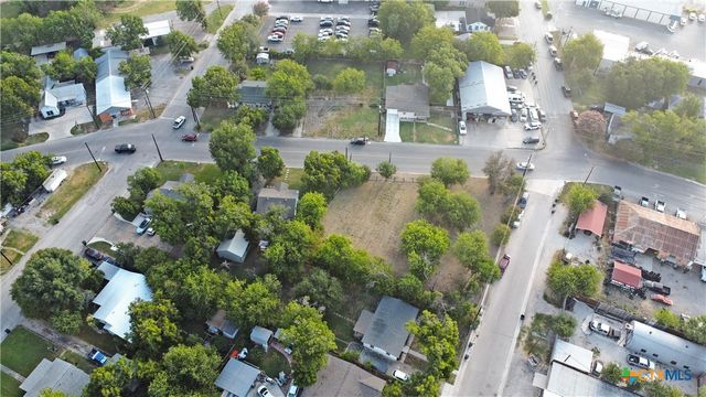 962 S Castell Avenue, New Braunfels, TX 78130