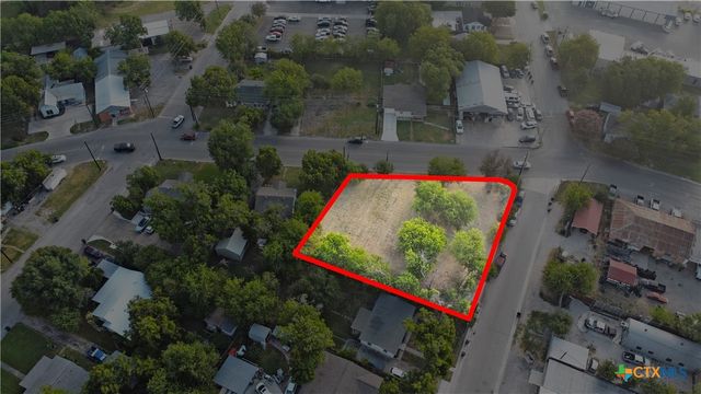 962 S Castell Avenue, New Braunfels, TX 78130