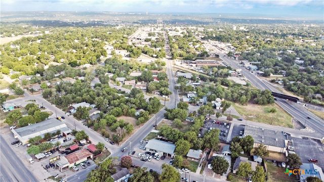 962 S Castell Avenue, New Braunfels, TX 78130