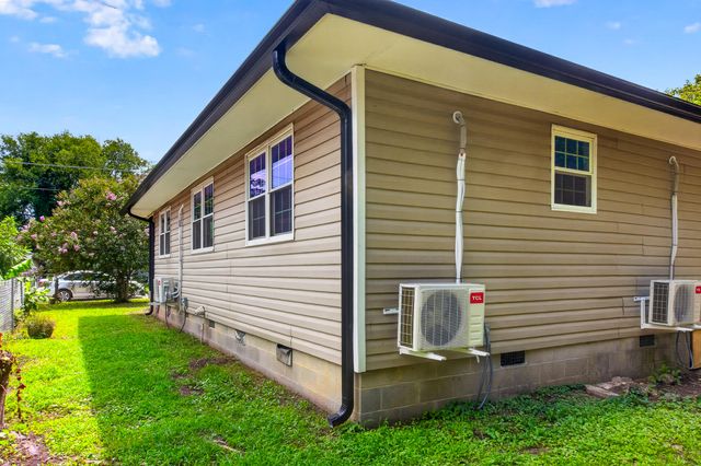 513 W Gordon Avenue, Rossville, GA 30741