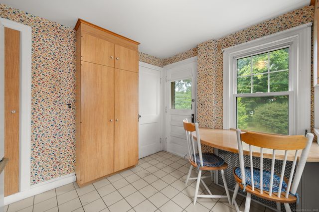 55 Woodlawn Road, New London, CT 06320