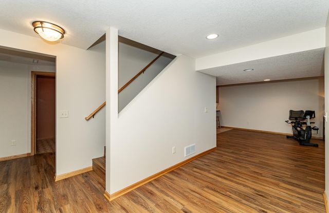 1075 23rd Avenue SW, Rochester, MN 55902