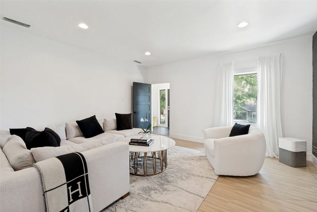 8903 Groveland Drive, Dallas, TX 75218