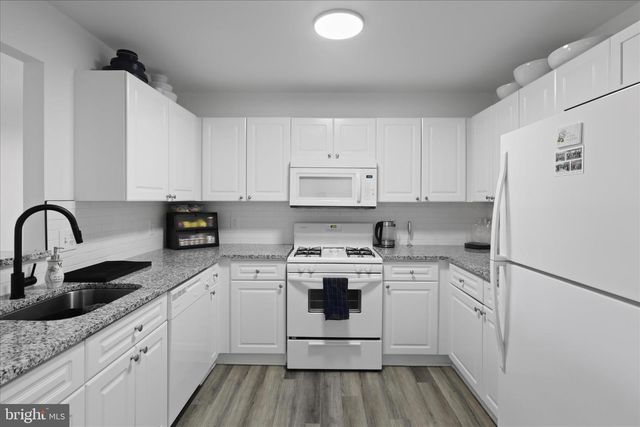 20605 CORNSTALK TER #302, Ashburn, VA 20147